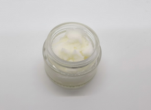 Charger l&#39;image dans la galerie, Gommage crémeux pour les lèvres - Vanille au beurre de karité
